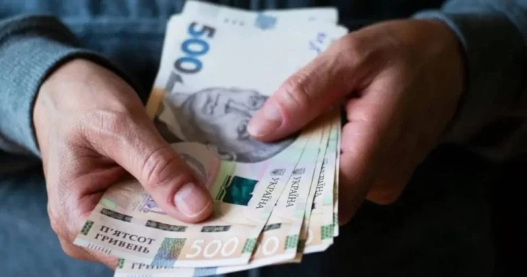 Пенсіонерів заманюють «виплатами» до 5300 грн: що не можна робити за посиланням