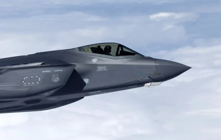 Китай отримав секретні деталі F-35 через помилку в доставці: працівник UPS пропустив важливе попередження