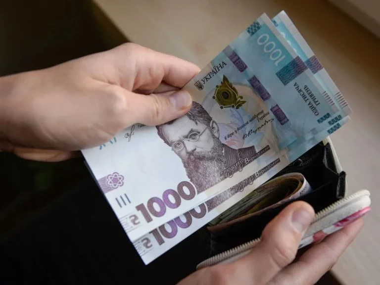 Продавцям сигарет і електронок загрожують штрафи до 50 тисяч грн: за що карають